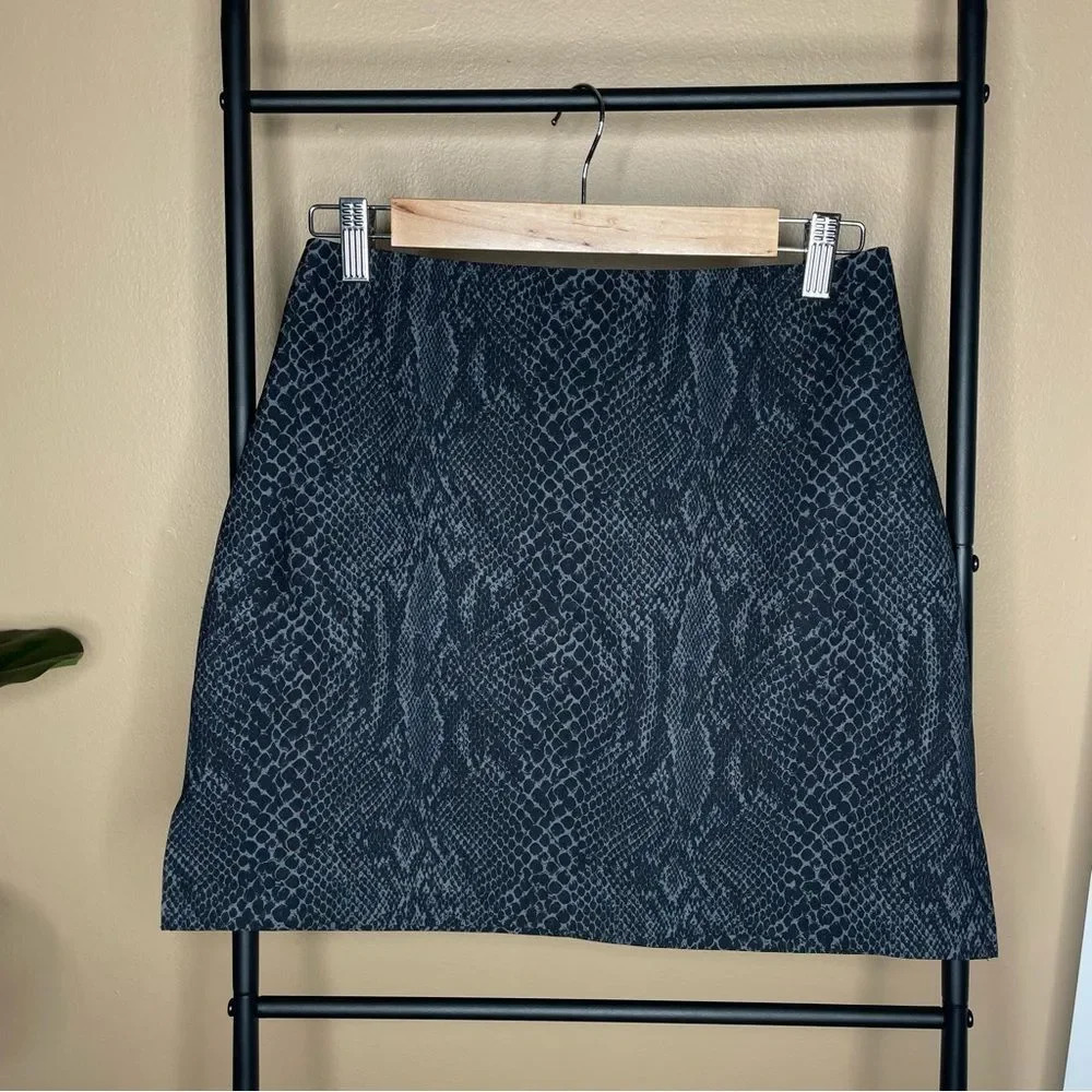 STAR CCC Black and Gray Snake Print Mini Skirt Size 7 NWT
